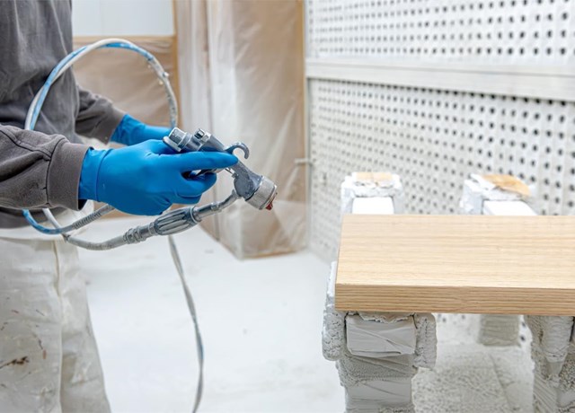 Cómo el barnizado recupera el brillo de tus muebles