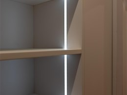Luz led en estante