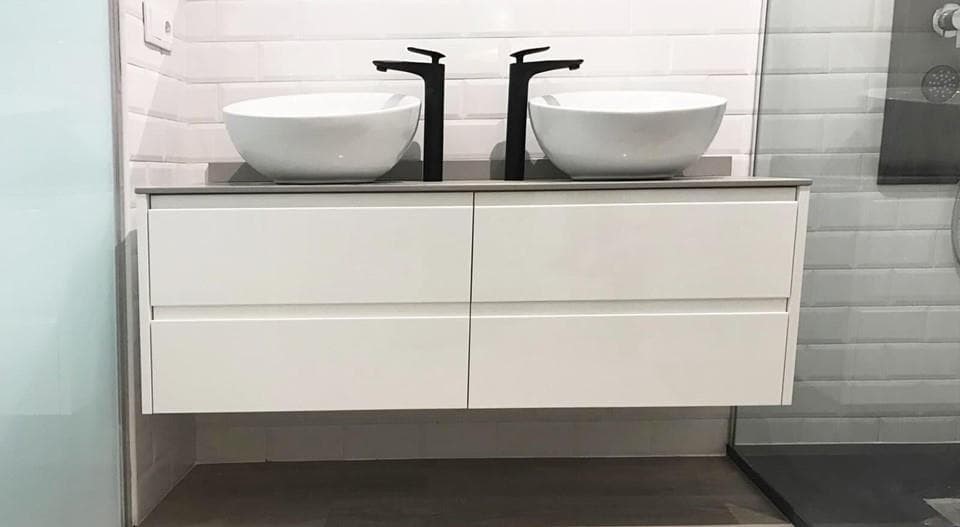 Muebles de madera en baños: ¿se aconseja?
