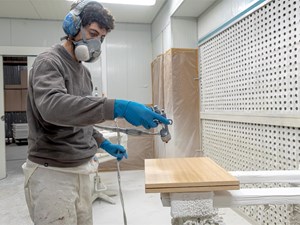 ¿Qué diferencia hay entre barniz, laca y esmalte?