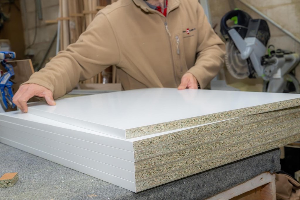 Tipos de puertas de armario y cuál elegir según el espacio