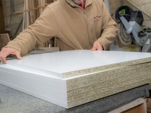 Tipos de puertas de armario y cuál elegir según el espacio